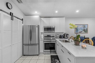 7117 W 30th Ln in Hialeah, FL - Building Photo - Building Photo