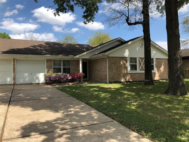 14307 Lantern Ln in Houston, TX - Building Photo - Building Photo