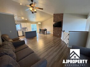 5509 S Sarmar Ave in Sioux Falls, SD - Building Photo - Building Photo