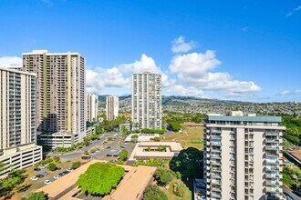 2575 Kuhio Ave, Unit 1702 in Honolulu, HI - Building Photo - Building Photo