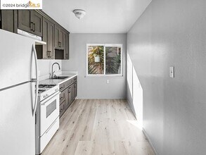 3322 King St-Unit -A in Berkeley, CA - Building Photo - Building Photo