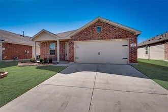 305 Falling Star Dr in Haslet, TX - Building Photo - Building Photo