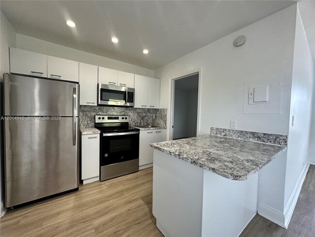 1413 N Dixie Hwy in Fort Lauderdale, FL - Building Photo - Building Photo