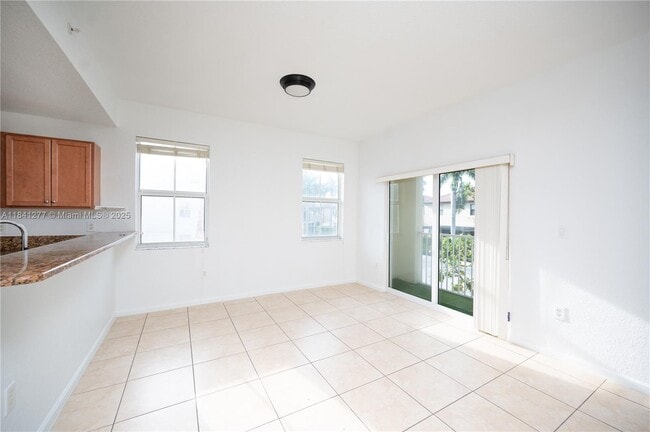 11501 NW 89th St, Unit 202 in Doral, FL - Foto de edificio - Building Photo