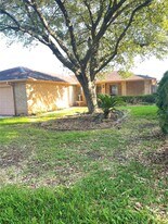 3034 Mosby Dr in Sugar Land, TX - Building Photo