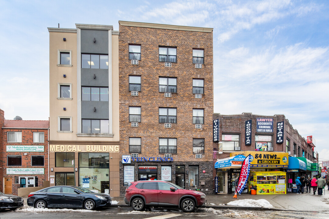 40-04 Forley St in Jackson Heights, NY - Foto de edificio