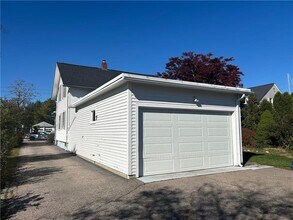 39 Reynolds St in North Kingstown, RI - Building Photo - Building Photo