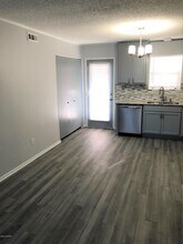 100 Ravenwood Dr-Unit -100 A in Jacksonville, NC - Foto de edificio - Building Photo