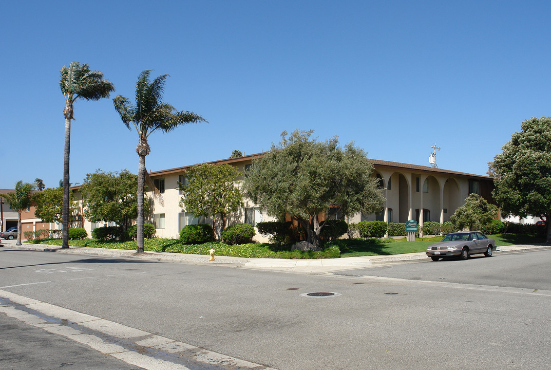 Armada Apartments in Ventura, CA - Foto de edificio