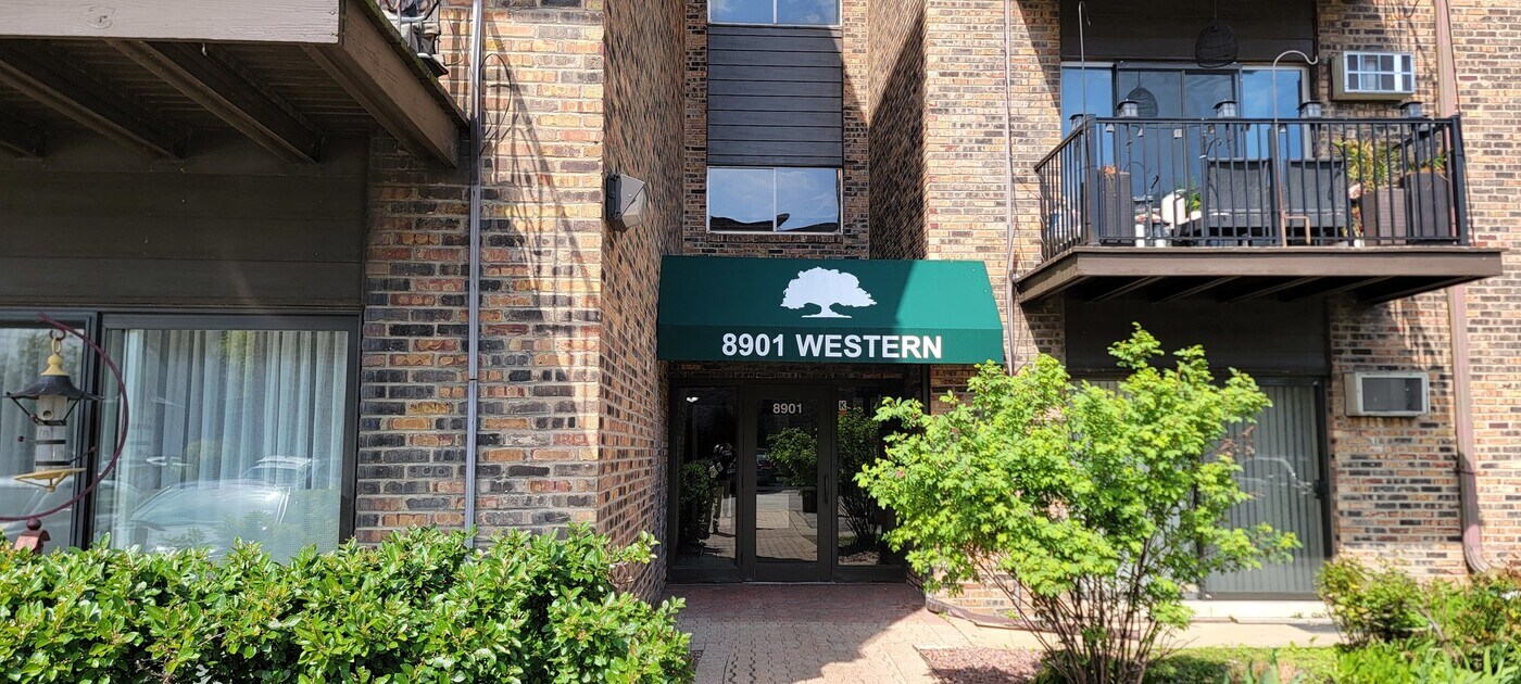 8901 N Western Ave in Des Plaines, IL - Foto de edificio