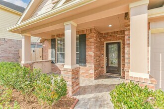 13731 Cypresswood Crossing Blvd in Houston, TX - Foto de edificio - Building Photo