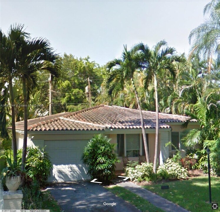 809 Almeria Ave in Coral Gables, FL - Building Photo