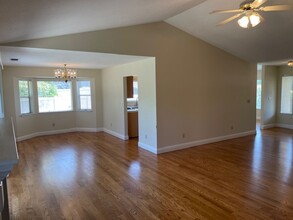 2095 Quartz Way in Redding, CA - Building Photo - Building Photo