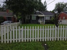 110 Oak Forest Dr, Unit 9 in Montgomery, AL - Building Photo