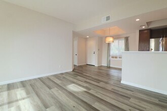 2150 Camino De La Reina in San Diego, CA - Building Photo - Building Photo