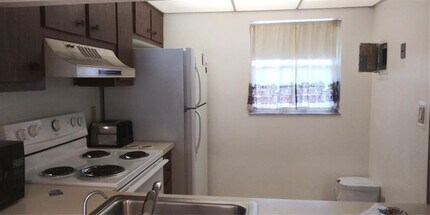 9340 Lagoon Pl in Davie, FL - Building Photo - Building Photo