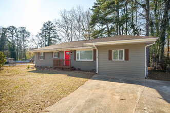 2169 Green Forrest Dr in Decatur, GA - Building Photo - Building Photo