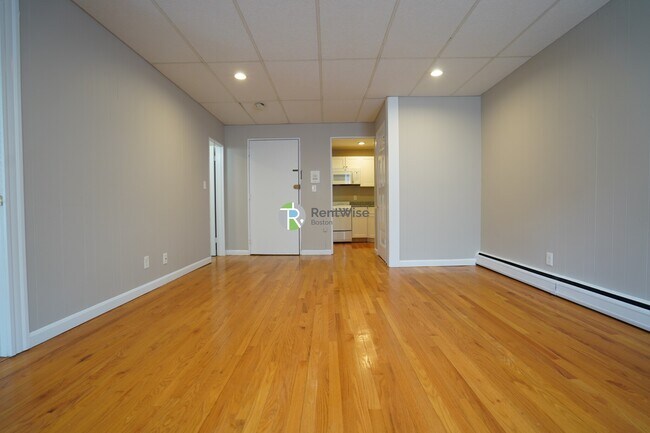 1055 Beacon St in Brookline, MA - Building Photo - Building Photo