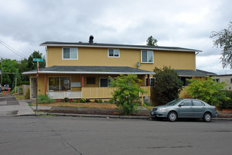 4346-4350 SE Milwaukie Ave in Portland, OR - Building Photo - Building Photo