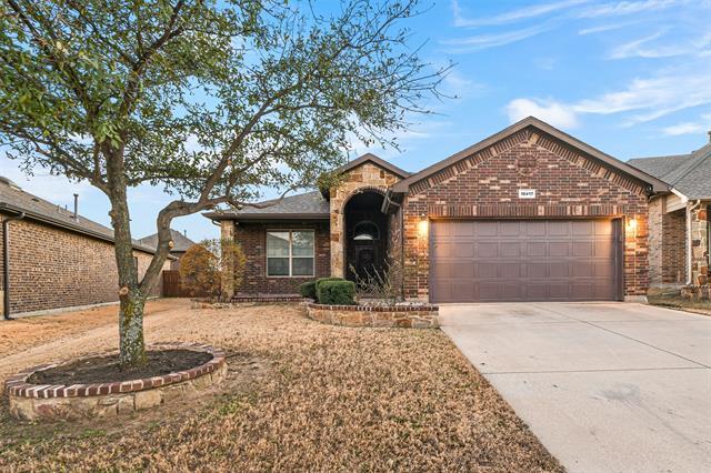 10417 Misty Redwood Trail in Fort Worth, TX - Foto de edificio