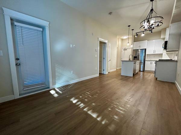 11077 Ravine Rd in Surrey, BC - Building Photo - Building Photo