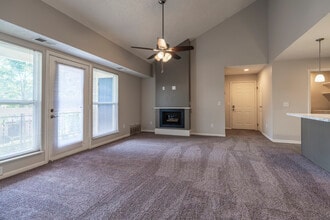Pine Lane Estates in Lansing, MI - Foto de edificio - Interior Photo