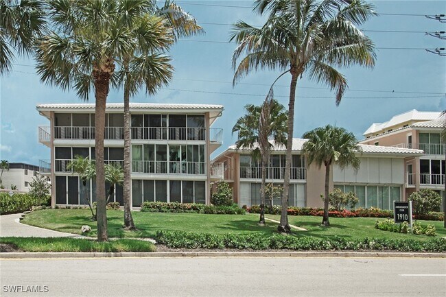 property at 1910 Gulf Shore Blvd N