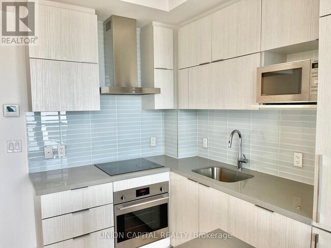 10-1010 Rouge Valley Dr W in Markham, ON - Building Photo - Building Photo