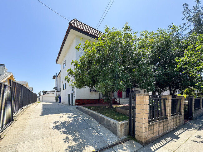 4428 Prospect Ave, Unit . in Los Angeles, CA - Building Photo - Building Photo