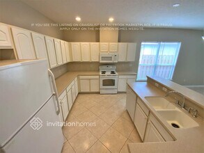14618 Falling Waters Dr in Jacksonville, FL - Building Photo - Building Photo