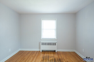 33 Branch Brook Pl in Newark, NJ - Foto de edificio - Building Photo