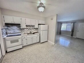 3346 NW 17th St in Miami, FL - Building Photo - Building Photo