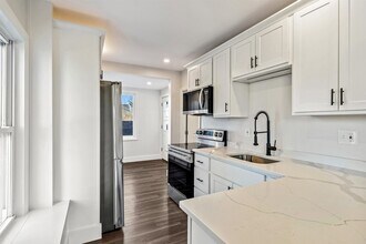 26 Reservoir Ave in Manchester, NH - Building Photo - Building Photo