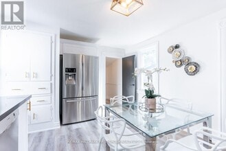53 Queenston St in St Catharines, ON - Building Photo - Building Photo