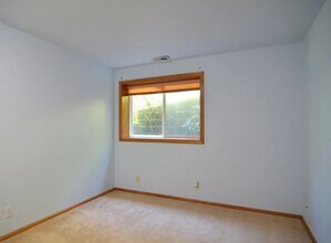 643 Startouch Dr in Eugene, OR - Building Photo - Building Photo