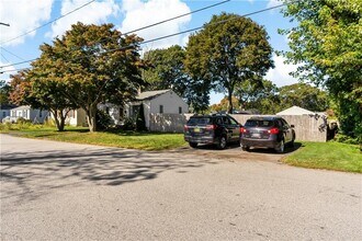 81 Easton Ave in Warwick, RI - Building Photo - Building Photo