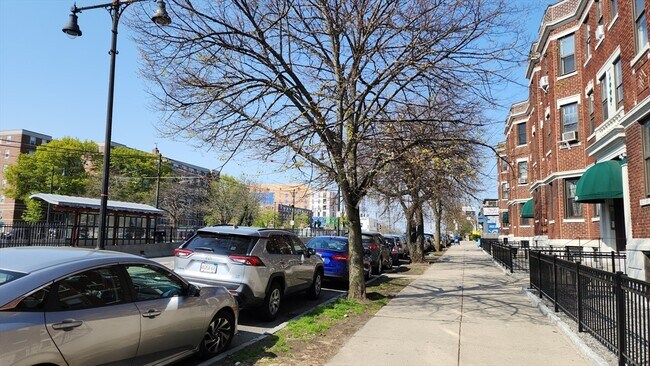 1568 Commonwealth Ave in Boston, MA - Building Photo - Building Photo