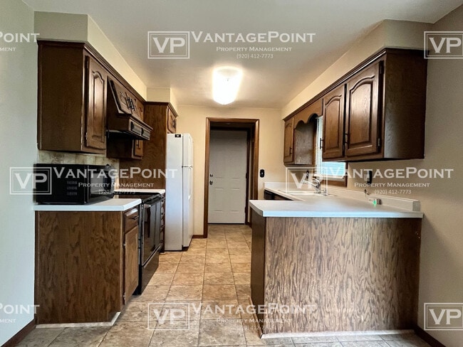 1331 Ponderosa Ave in Green Bay, WI - Building Photo - Building Photo