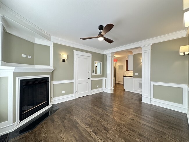 1410 W Cornelia Ave, Unit J05P in Chicago, IL - Building Photo - Building Photo