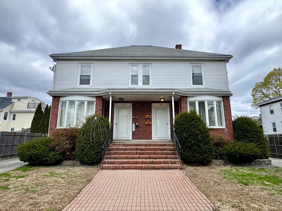 182 Ash St in Waltham, MA - Building Photo