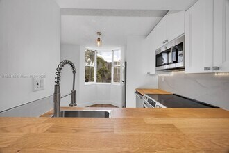 390 NW 86th Ct in Miami, FL - Building Photo - Building Photo