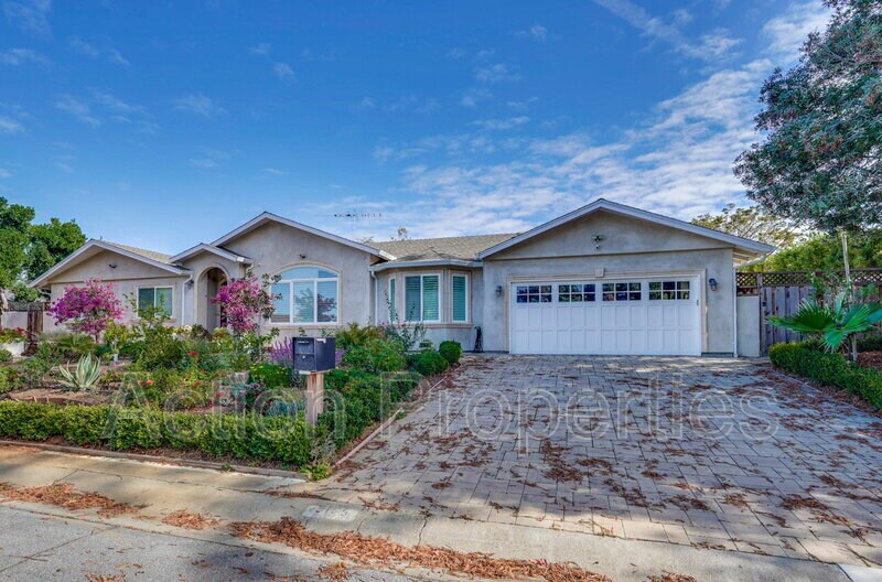 2185 Chuleta Ct in Los Altos, CA - Building Photo