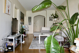 David Copperfield Apartments in Kansas City, MO - Building Photo - Interior Photo