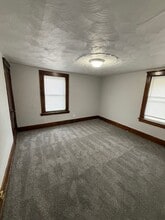 437 Bonnie Brae Ave SE in Warren, OH - Building Photo - Building Photo