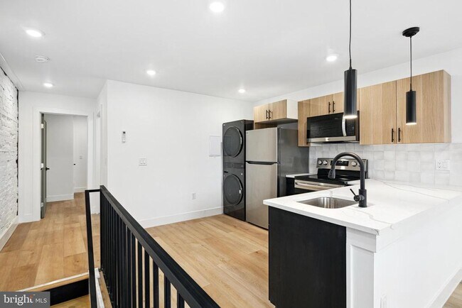 962 E Locust Ave-Unit -2 in Philadelphia, PA - Building Photo - Building Photo