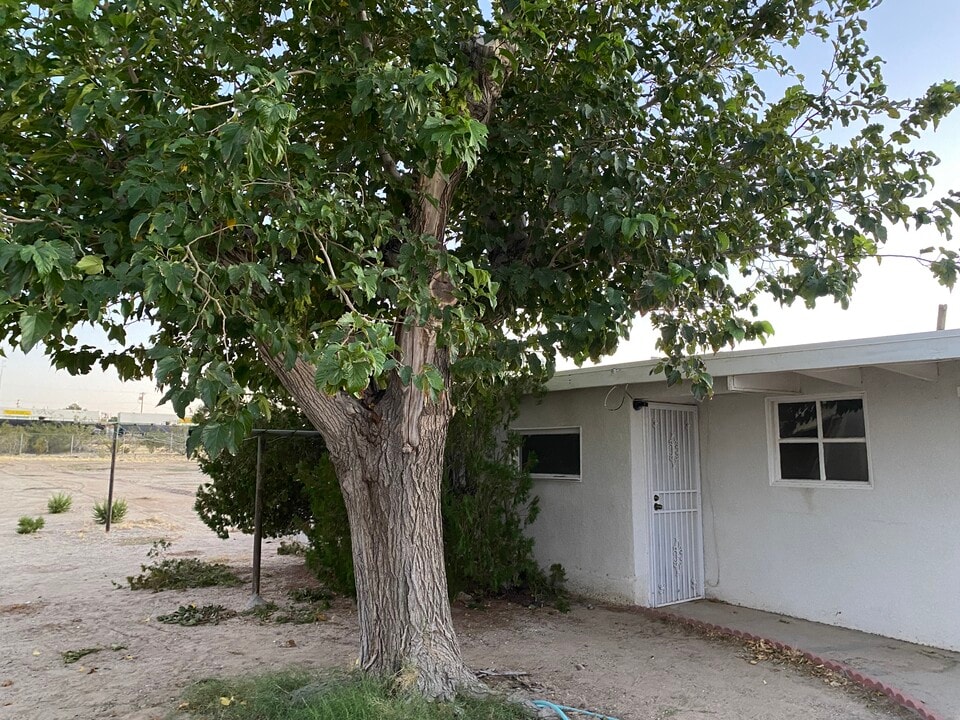 25573 Jasper Rd in Barstow, CA - Building Photo