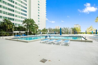 1800 N Bayshore Dr, Unit 1904 in Miami, FL - Building Photo - Building Photo