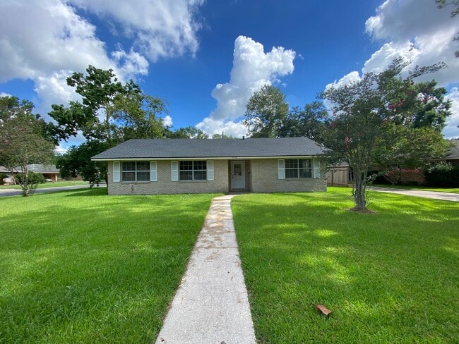 property at 1006 E Hazel St