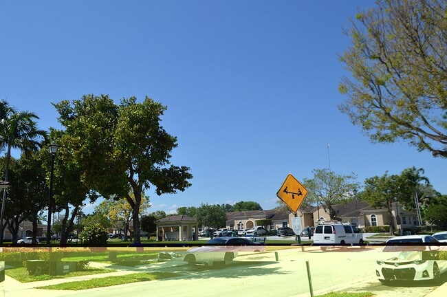 23701 SW 110th Ave in Homestead, FL - Foto de edificio - Building Photo