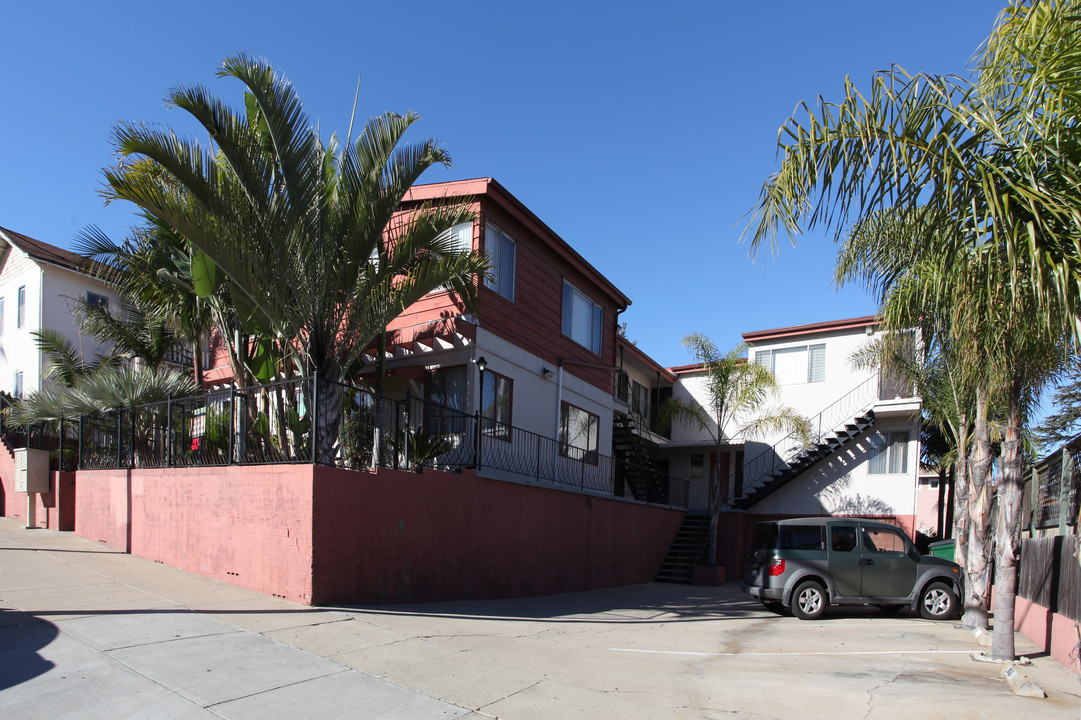 2852 A St in San Diego, CA - Building Photo